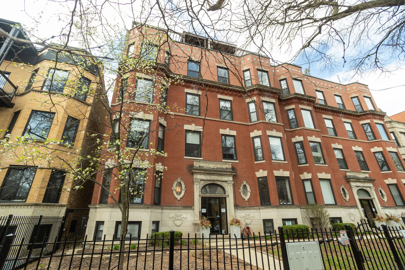 5206 North Winthrop Avenue Chicago IL 60640