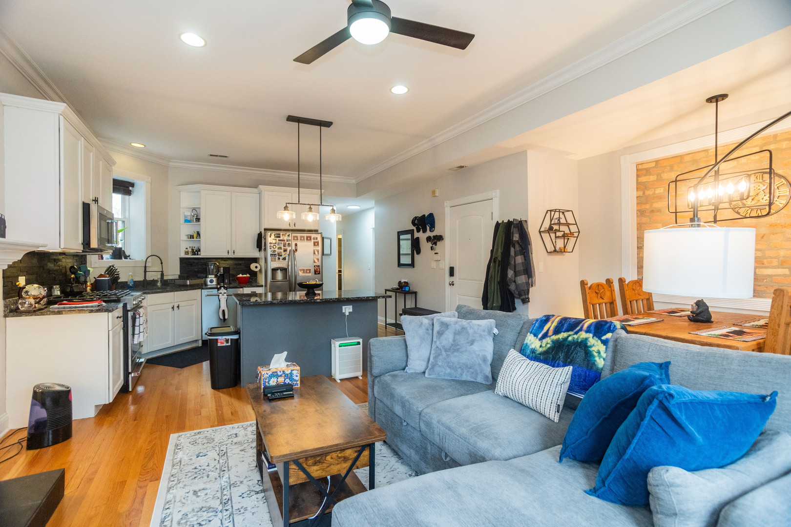 5206 North Winthrop Avenue Chicago IL 60640