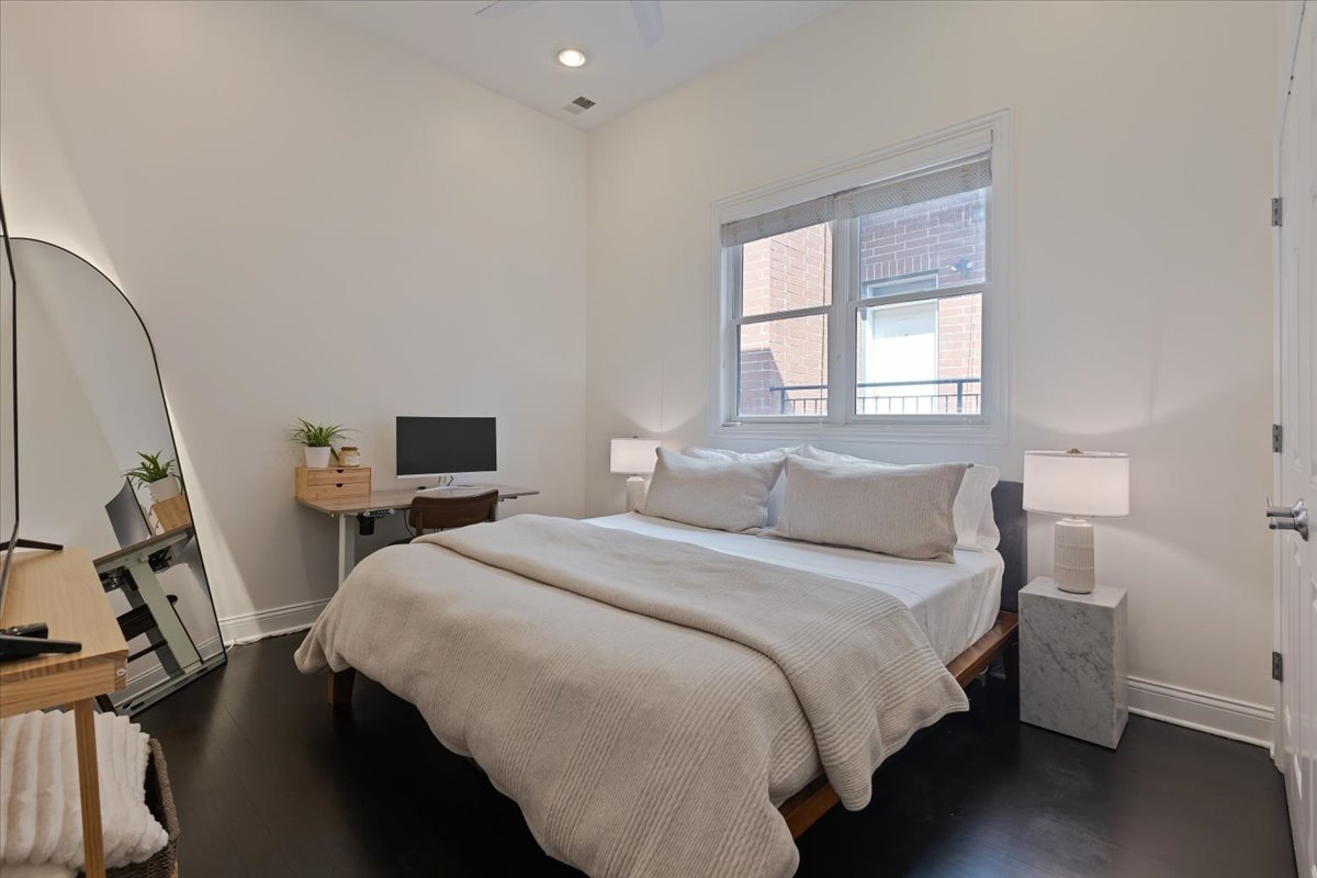 839 West Bradley Place Chicago IL 60613