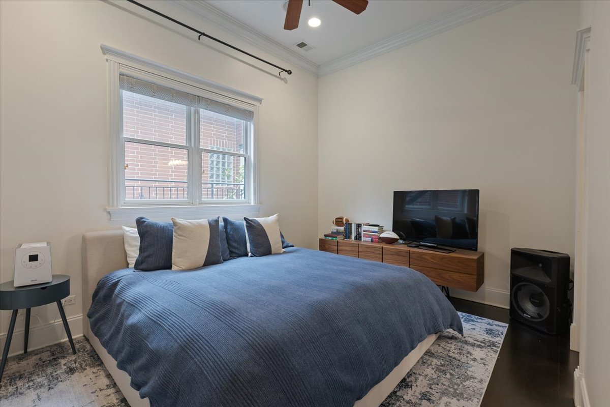 839 West Bradley Place Chicago IL 60613