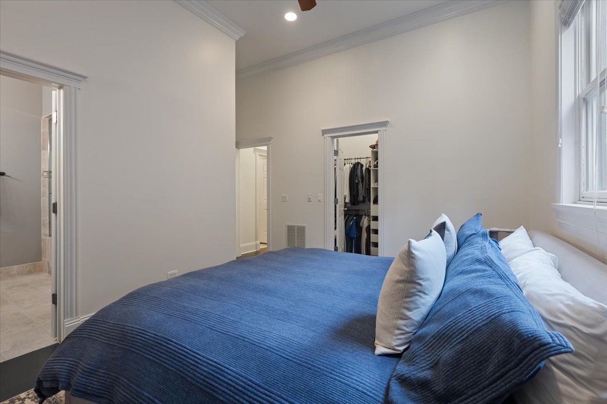 839 West Bradley Place Chicago IL 60613