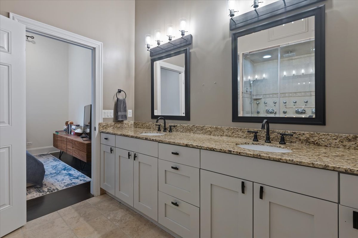 839 West Bradley Place Chicago IL 60613