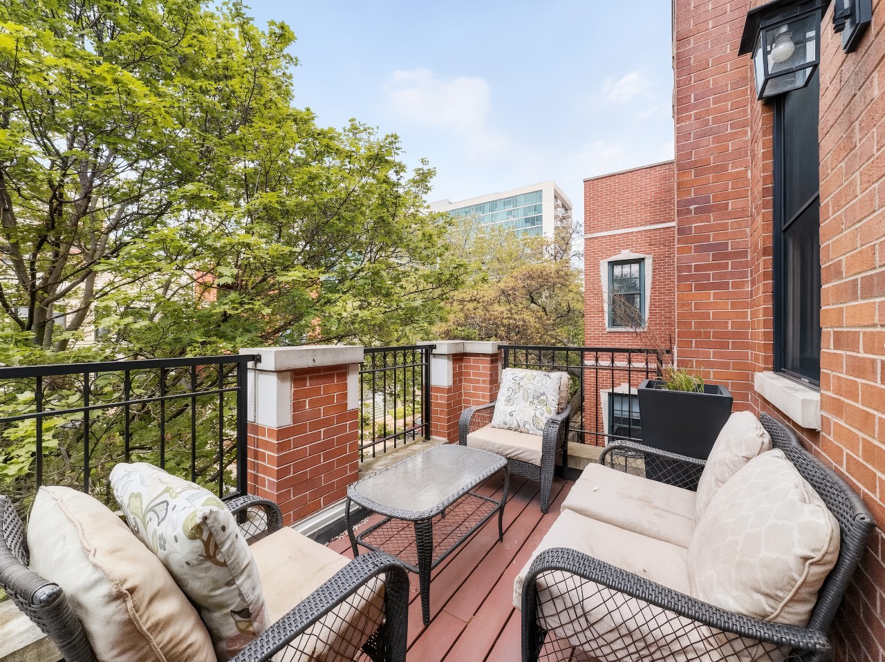 839 West Bradley Place Chicago IL 60613