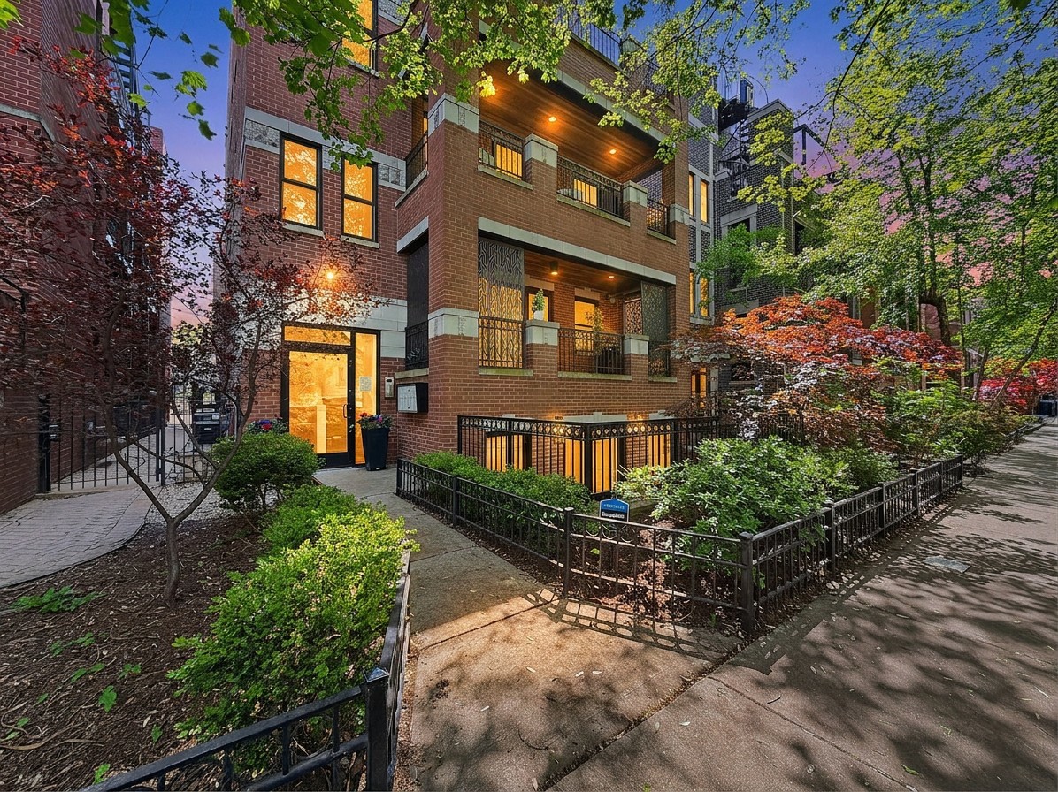 839 West Bradley Place Chicago IL 60613