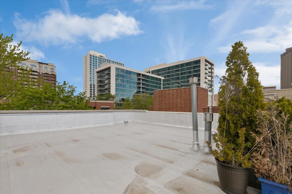 839 West Bradley Place Chicago IL 60613
