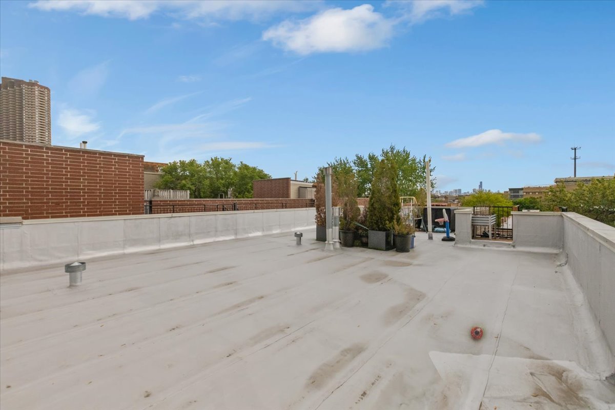 839 West Bradley Place Chicago IL 60613