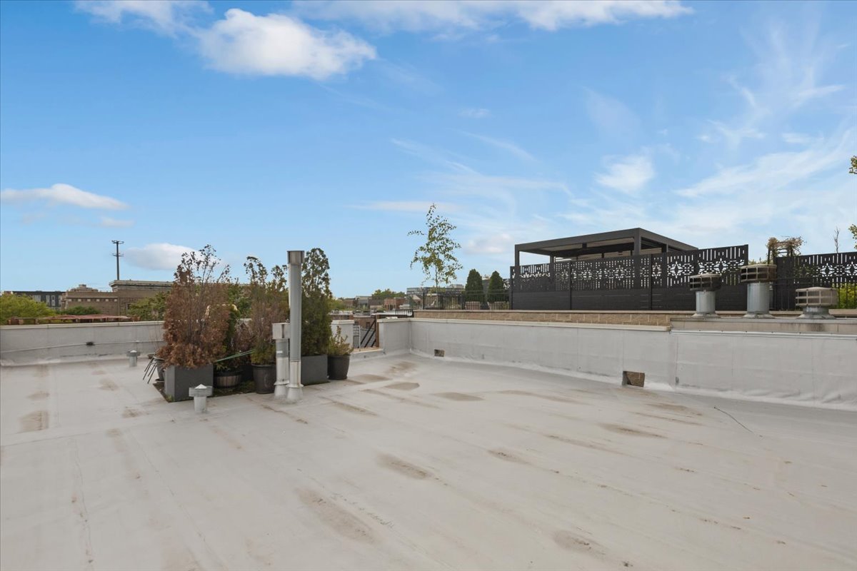 839 West Bradley Place Chicago IL 60613