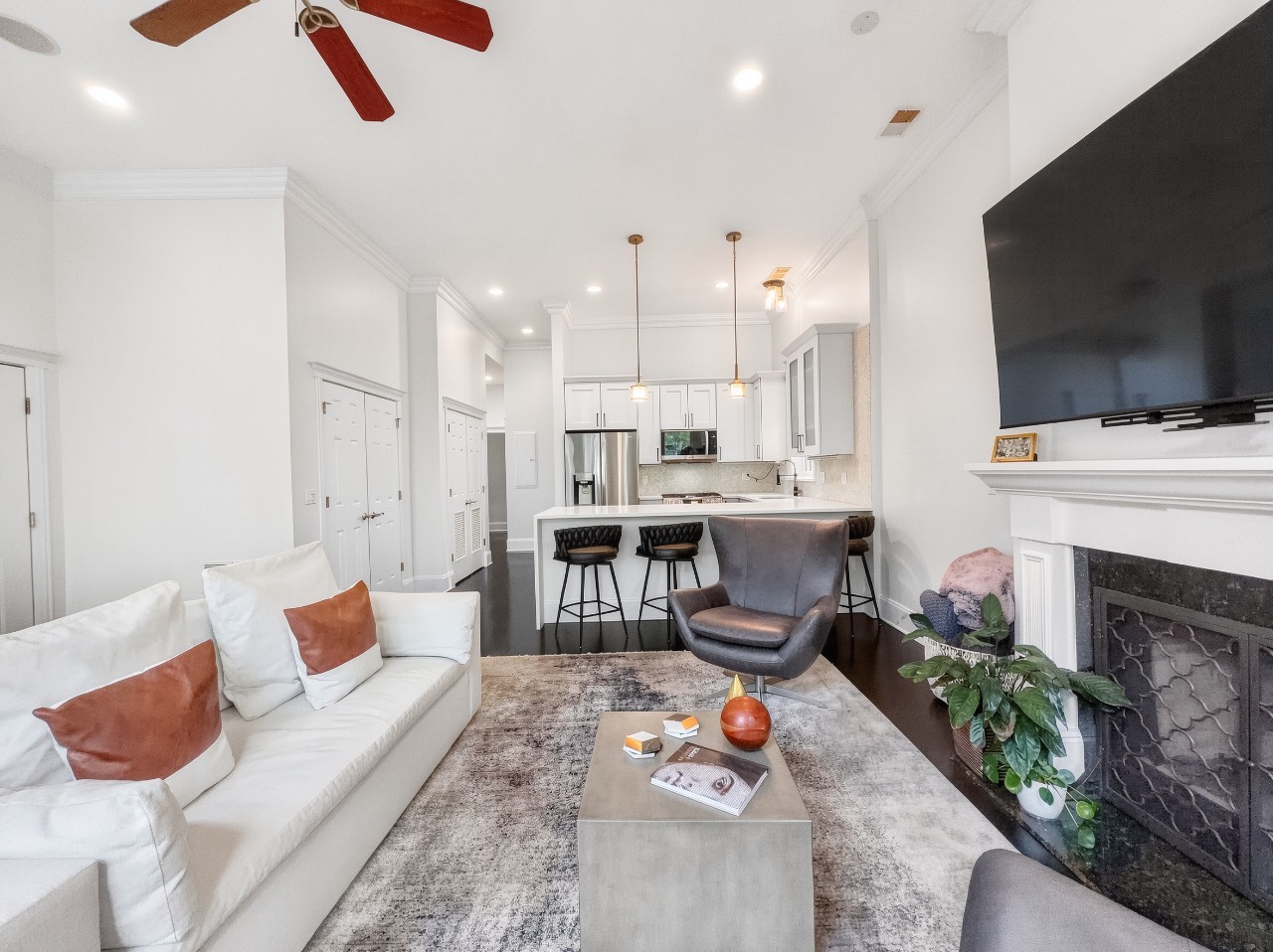 839 West Bradley Place Chicago IL 60613