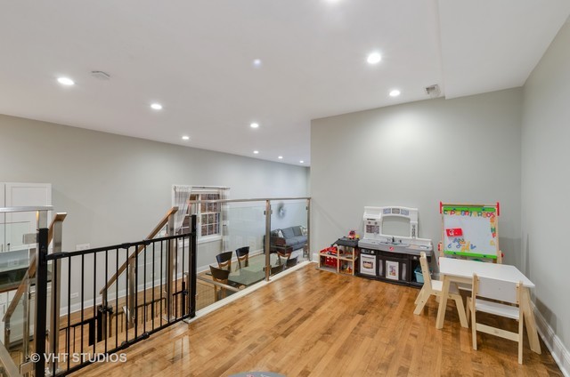 1931 North Damen Avenue Chicago IL 60647