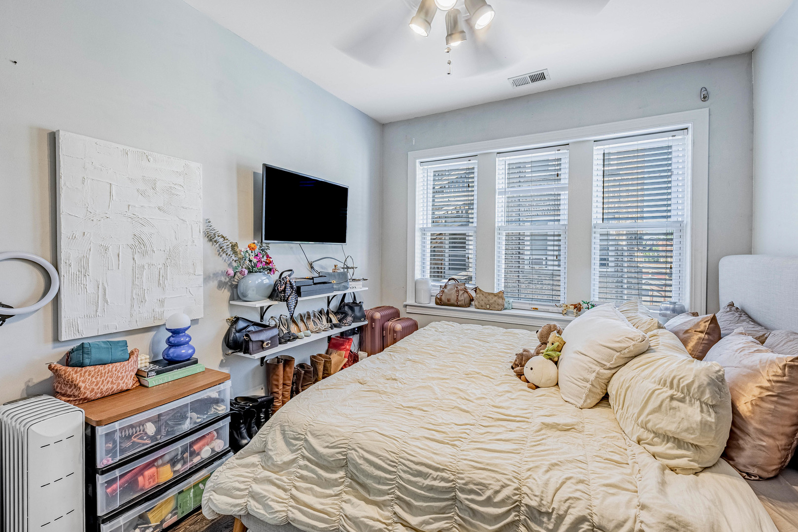 4035 North Mozart Street Chicago IL 60618