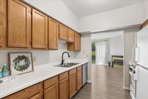 560 Woodhaven Drive Mundelein IL 60060