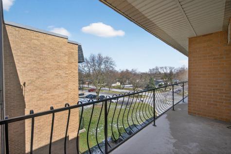 931 West Arquilla Drive Glenwood IL 60425