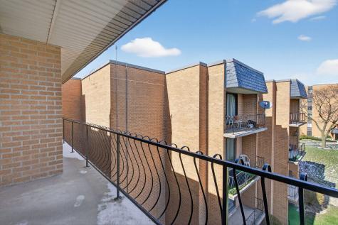 931 West Arquilla Drive Glenwood IL 60425