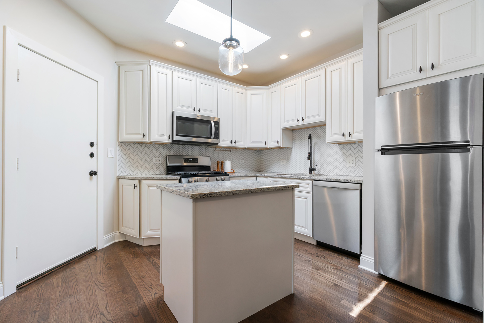 445 West Surf Street Chicago IL 60657