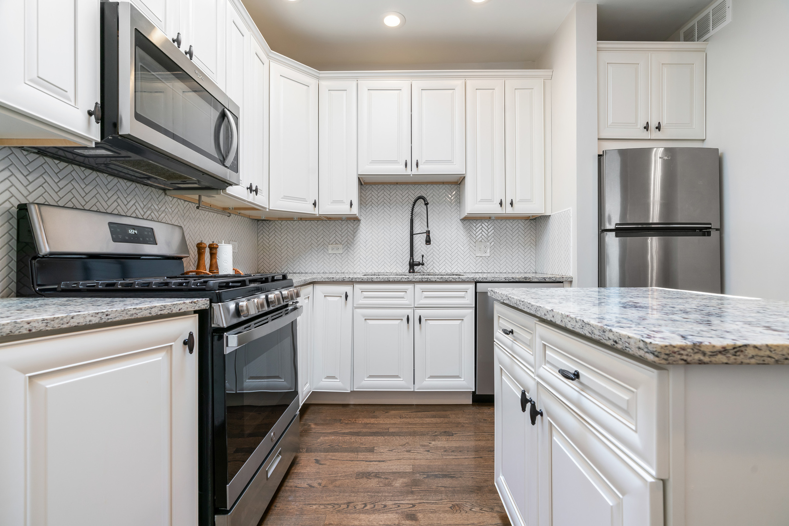 445 West Surf Street Chicago IL 60657