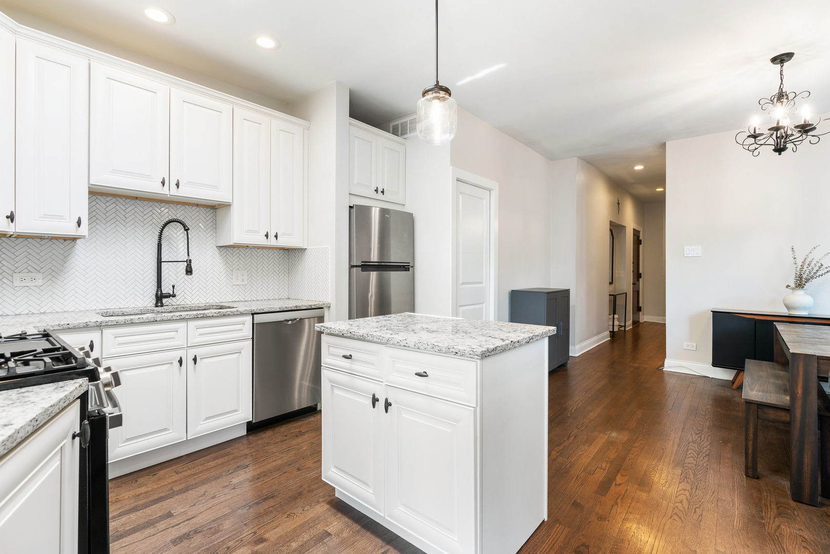 445 West Surf Street Chicago IL 60657