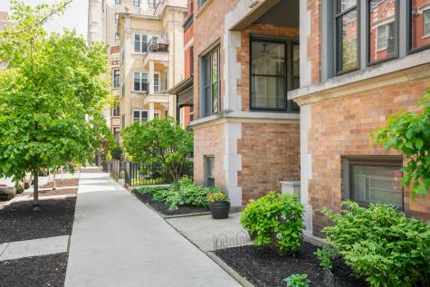 445 West Surf Street Chicago IL 60657