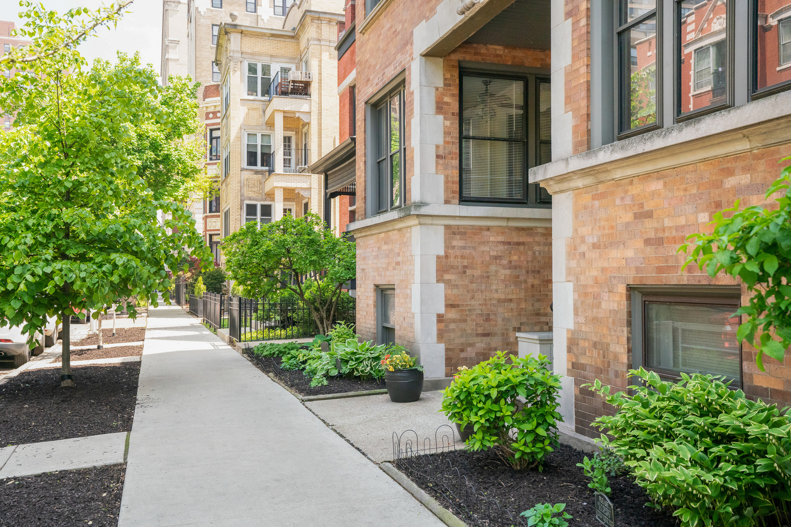 445 West Surf Street Chicago IL 60657