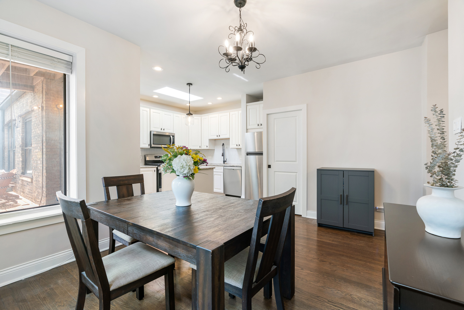 445 West Surf Street Chicago IL 60657
