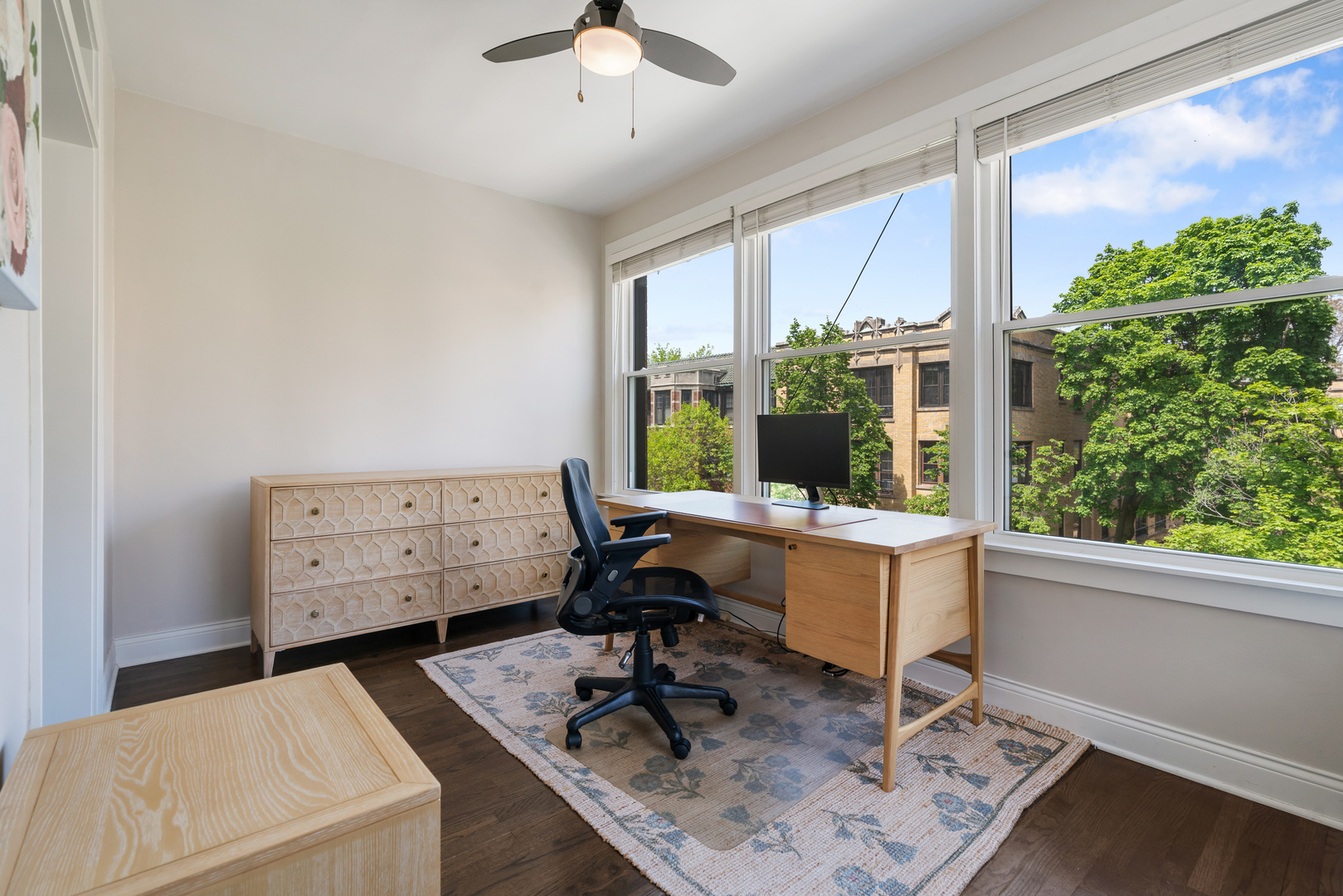 445 West Surf Street Chicago IL 60657