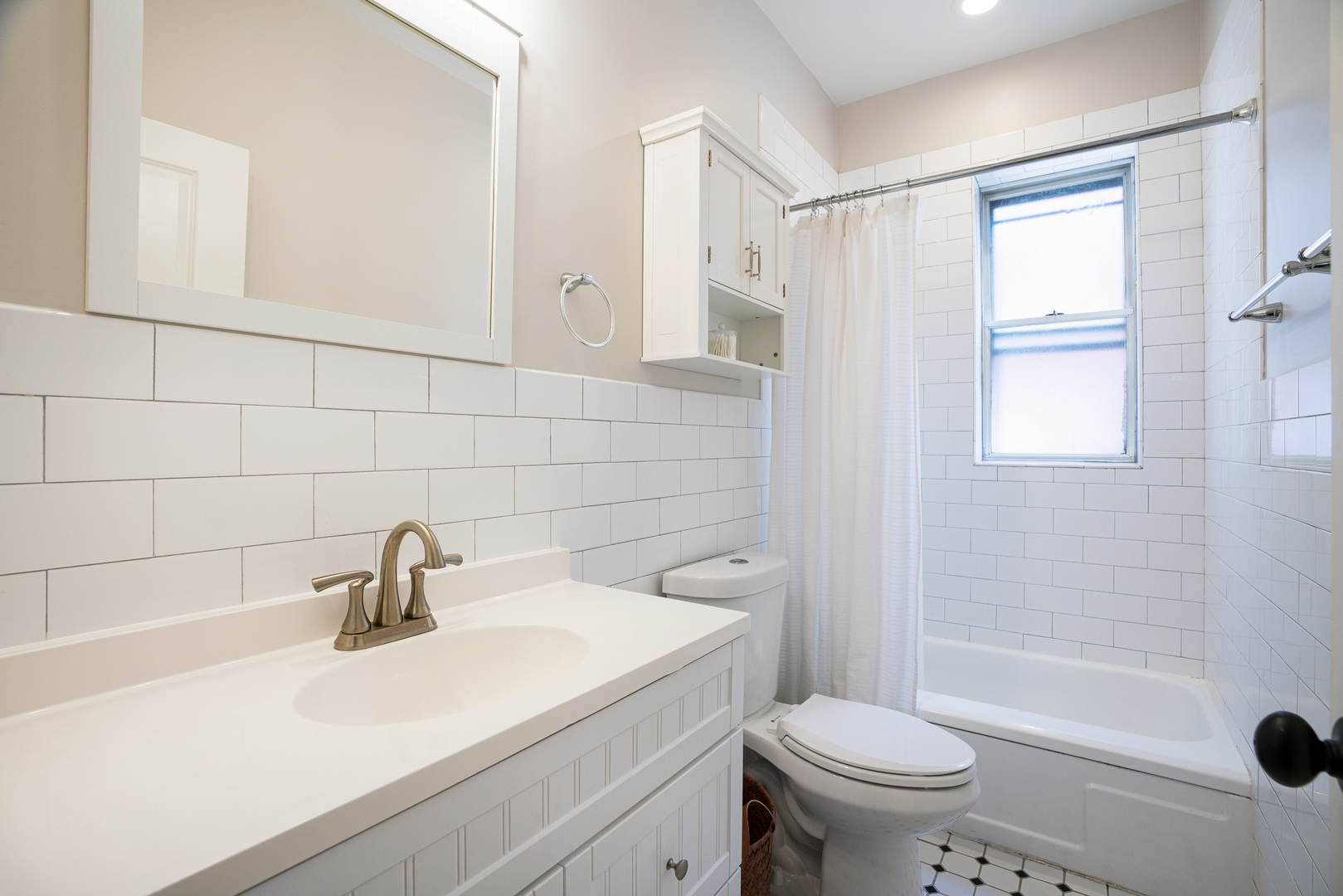 445 West Surf Street Chicago IL 60657
