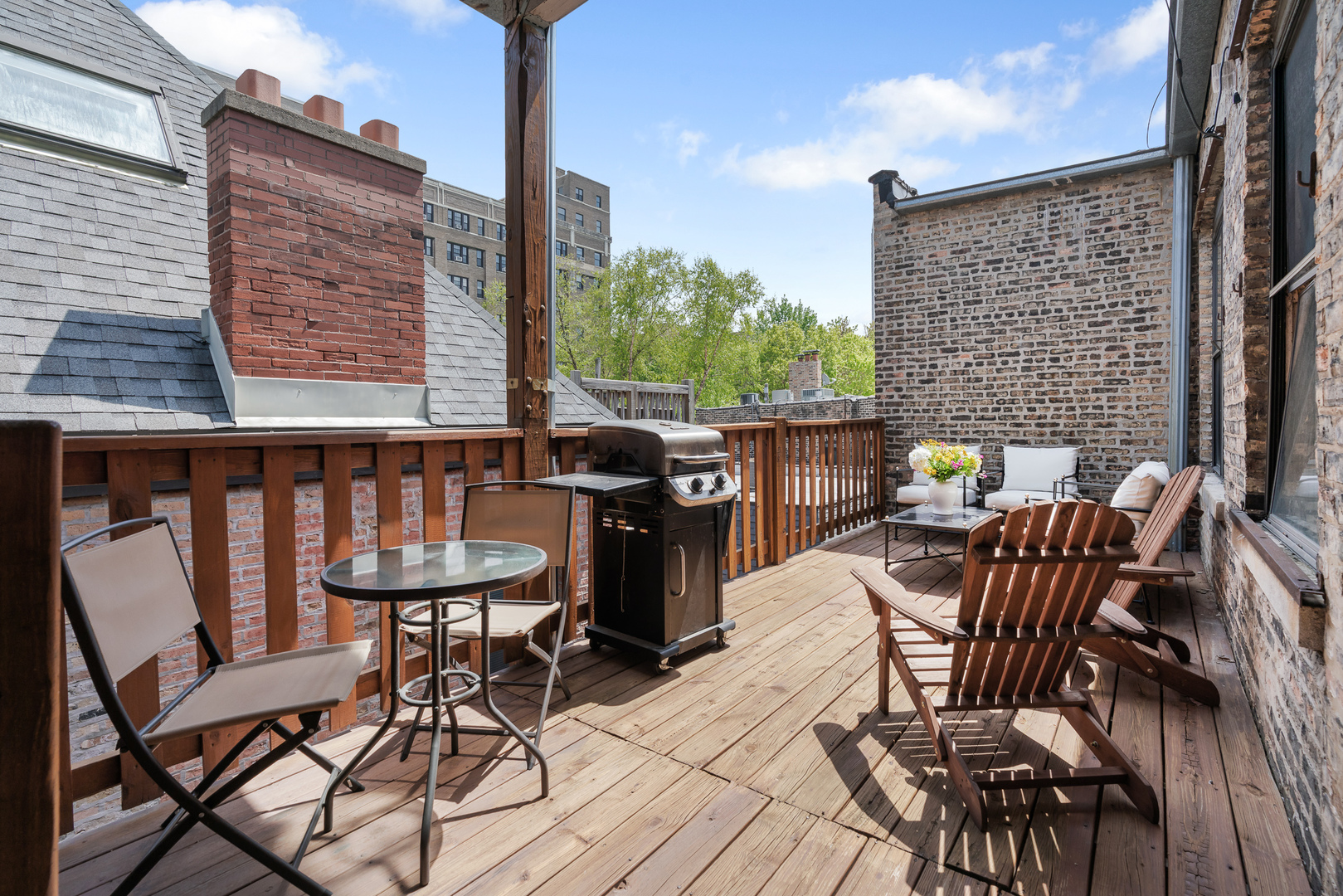 445 West Surf Street Chicago IL 60657