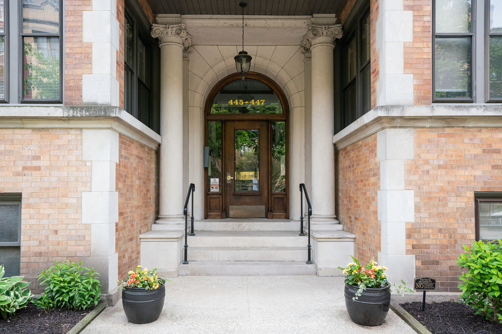 445 West Surf Street Chicago IL 60657