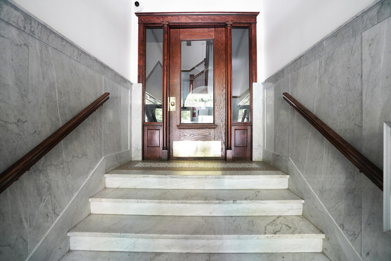 445 West Surf Street Chicago IL 60657
