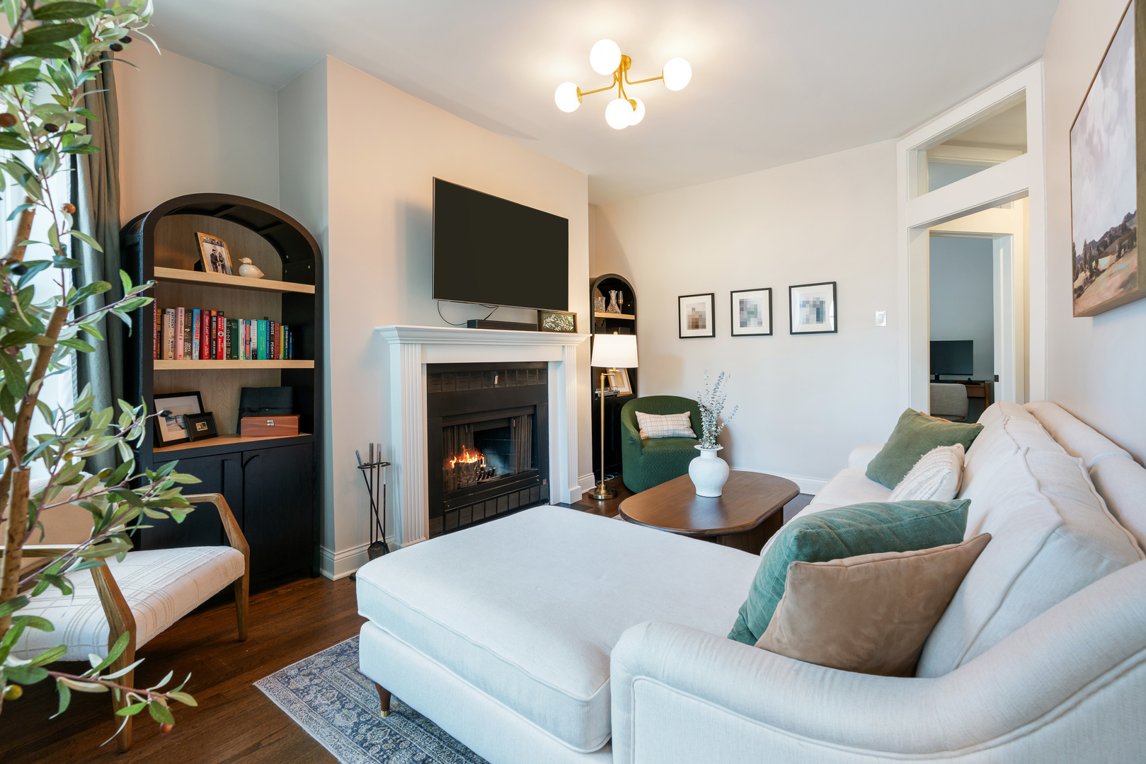 445 West Surf Street Chicago IL 60657