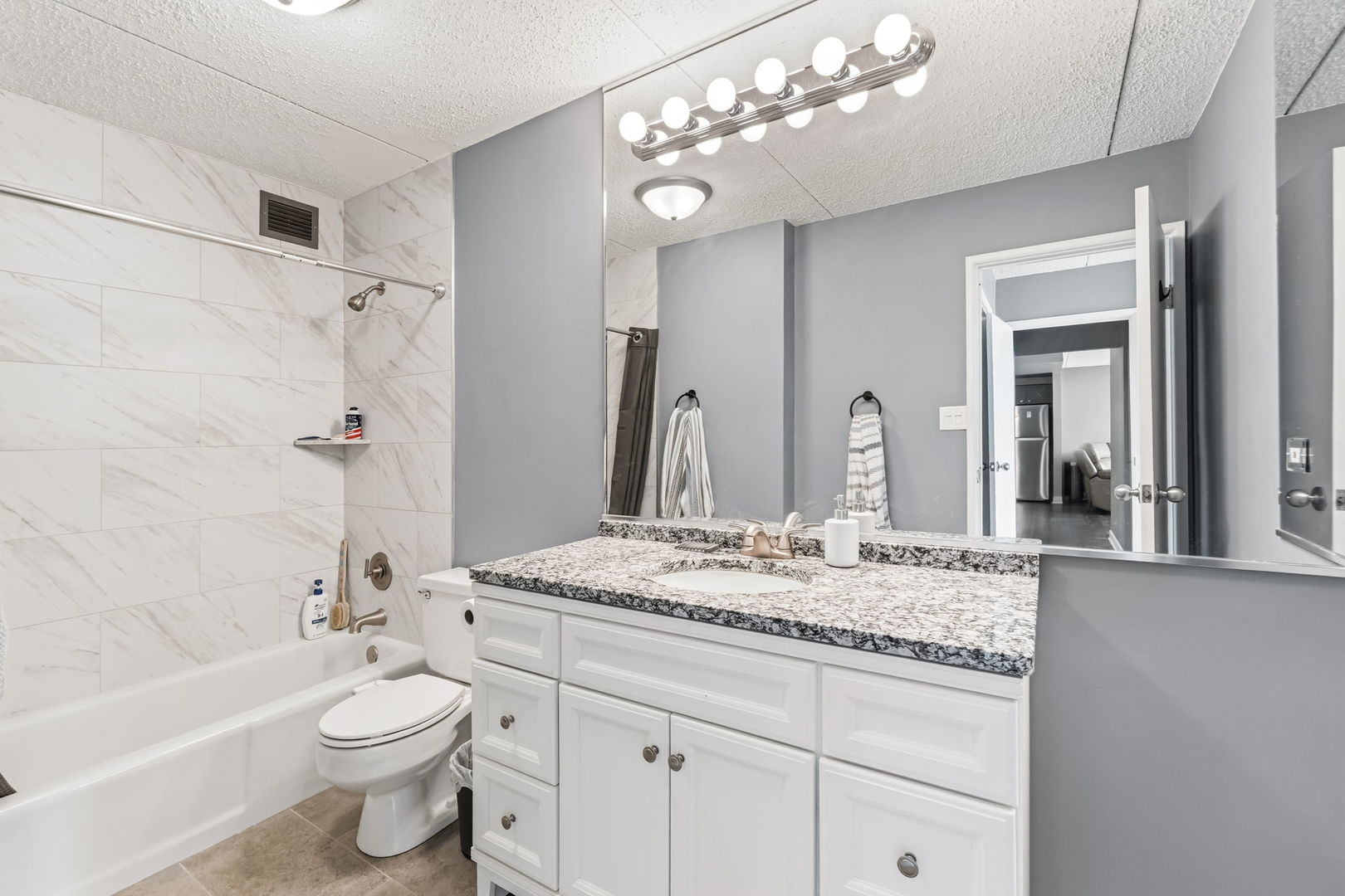 2005 South Finley Road Lombard IL 60148