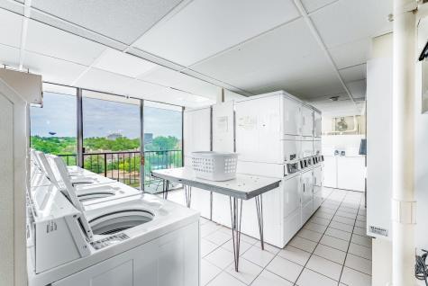 2005 South Finley Road Lombard IL 60148