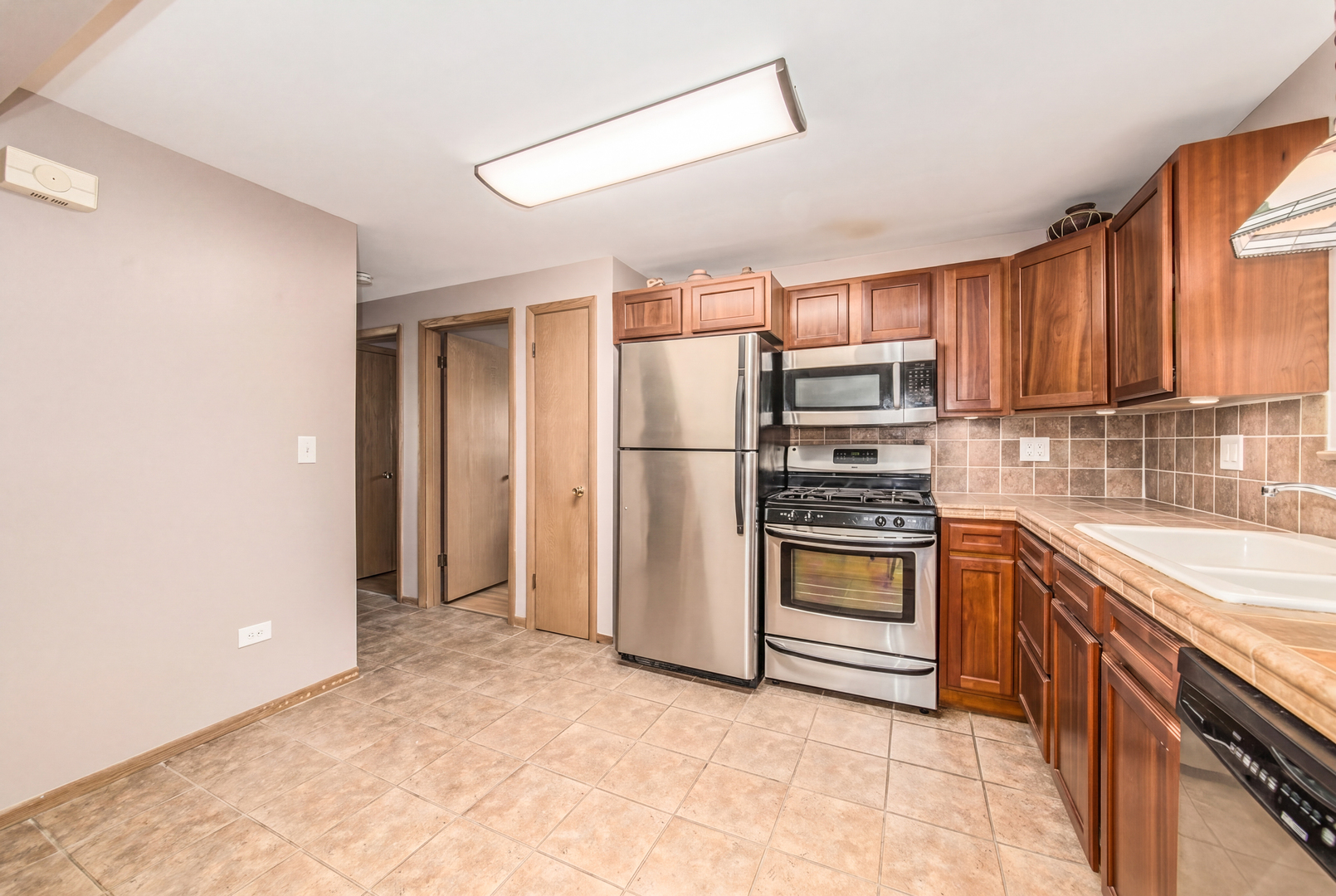 6811 North Olmsted Avenue Chicago IL 60631