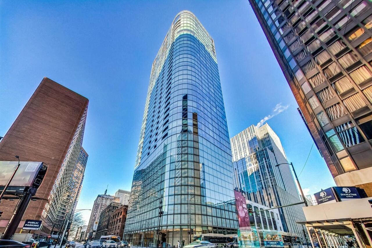 600 North Fairbanks Court Chicago IL 60611
