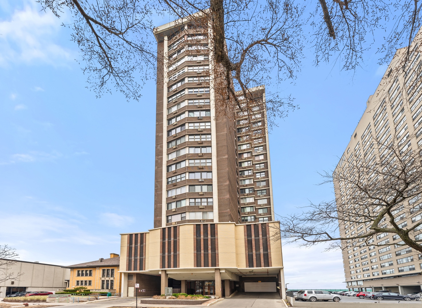 6325 North Sheridan Road Chicago IL 60660