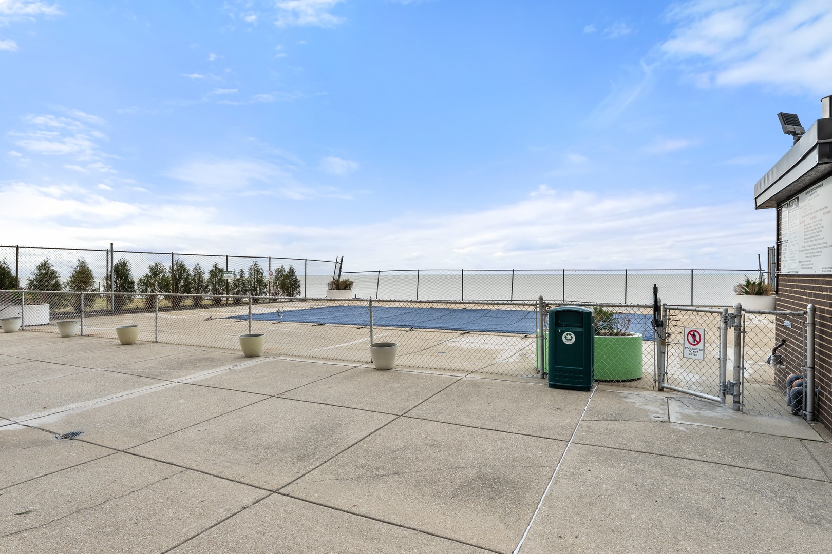 6325 North Sheridan Road Chicago IL 60660