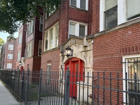 6752 South Clyde Avenue Chicago IL 60649
