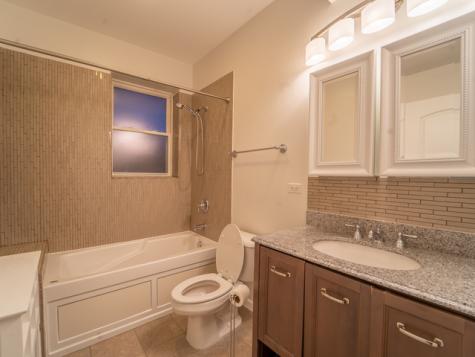 6752 South Clyde Avenue Chicago IL 60649