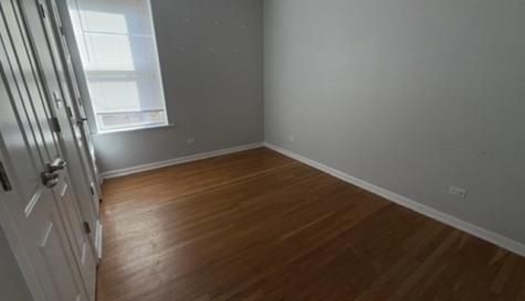 6752 South Clyde Avenue Chicago IL 60649