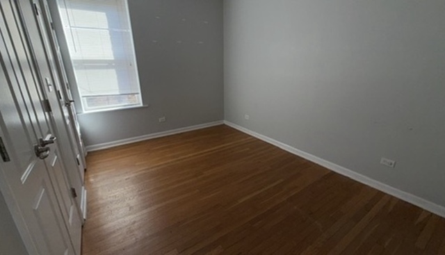 6752 South Clyde Avenue Chicago IL 60649
