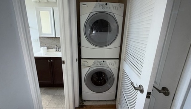 6752 South Clyde Avenue Chicago IL 60649