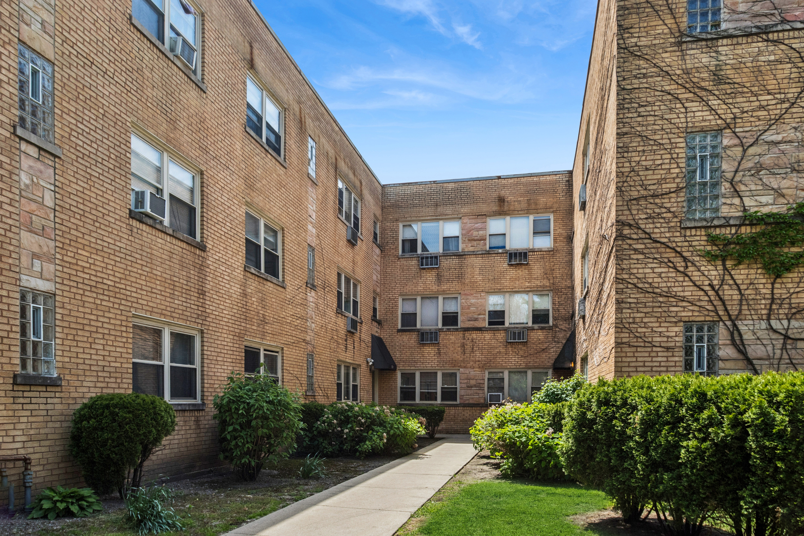 1711 West Estes Avenue Chicago IL 60626