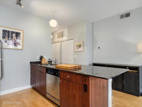 565 West Quincy Street Chicago IL 60661