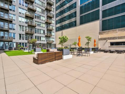 565 West Quincy Street Chicago IL 60661