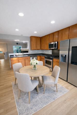 2303 Neubauer Circle Lindenhurst IL 60046