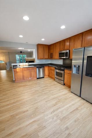 2303 Neubauer Circle Lindenhurst IL 60046