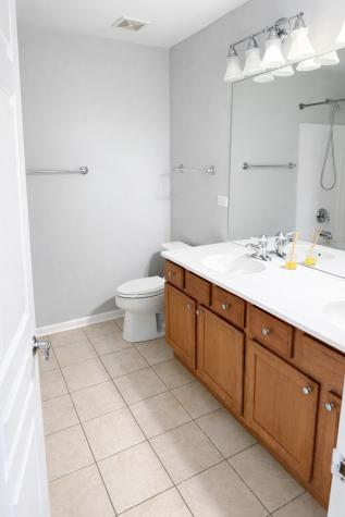 2303 Neubauer Circle Lindenhurst IL 60046