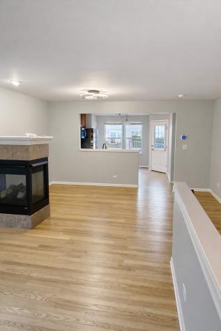 2303 Neubauer Circle Lindenhurst IL 60046