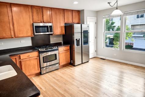2303 Neubauer Circle Lindenhurst IL 60046
