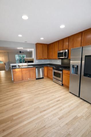 2303 Neubauer Circle Lindenhurst IL 60046