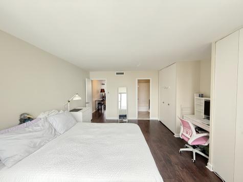 6301 North Sheridan Road Chicago IL 60660